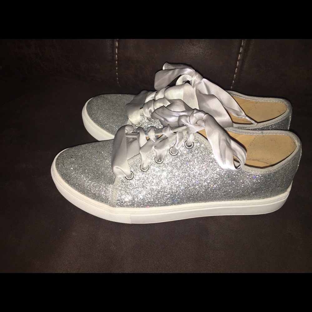 🌻5 for 20🌻Women’s glittery tennis shoes size 8.5